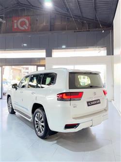 تۆیۆتا لاند کروزەر